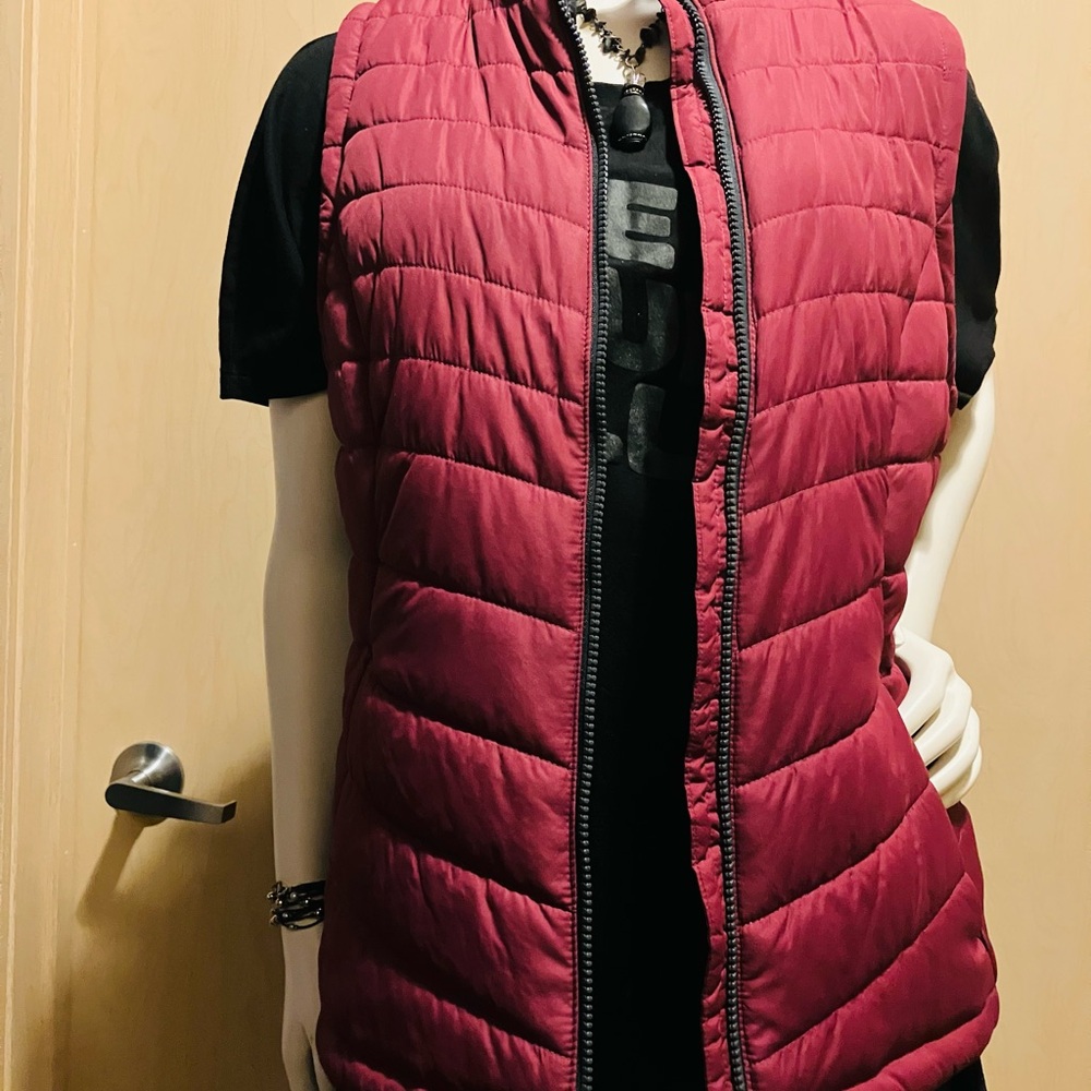 Women's Quilted Puffer Vest - Maroon